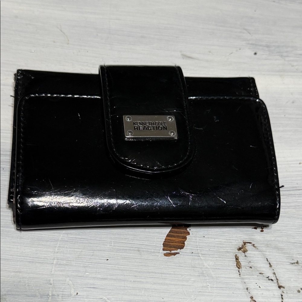 Kenneth Cole Reaction Black & silver tone brushed patent leather wallet